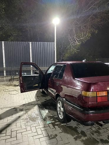 есть трещина: Volkswagen Vento: 1992 г., Ручные, Бензин, Седан — 10