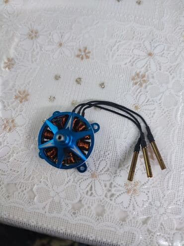 Детская одежда и обувь: Продаю новые БК моторчики для самолетов и квадрика, за все 3000 — 4