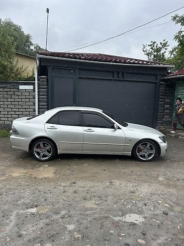 рассмотрим варианты: Toyota Altezza: 1999 г., 2 л, Автомат, Бензин, Седан — 3