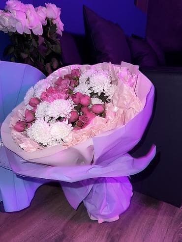 куплю букет: Букет «Нежность в розовом» - Состав: белые шаровидные хризантемы — 2