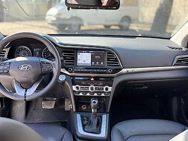 v2: Hyundai Elantra: 2019 г., Седан — 6