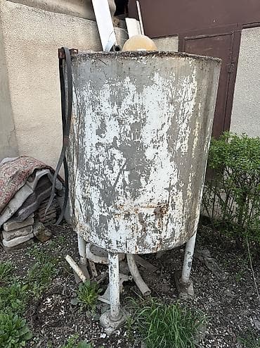 Бочка из нержавейки Нержавеющая ёмкость ~650 л Высота с ножкой - 152 at lalafo.kg Бочка из нержавейки Нержавеющая ёмкость ~650 л Высота с ножкой - 152
