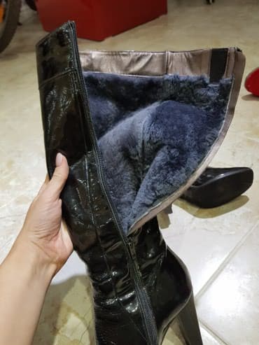 обувь для охоты: Сапоги зимние,лаковая кожа 35 р, в отл состоянии,внутри овчина — 4