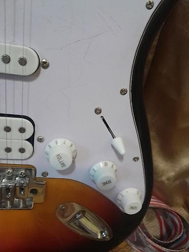 Музыкальные инструменты: Электрогитара Rockdale, стиль ST (Stratocaster) есть торг - Окраска — 5