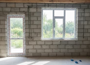 пластиковые витражи: Комплект, включающий одно ПВХ окно с многосекционным остеклением и — 1