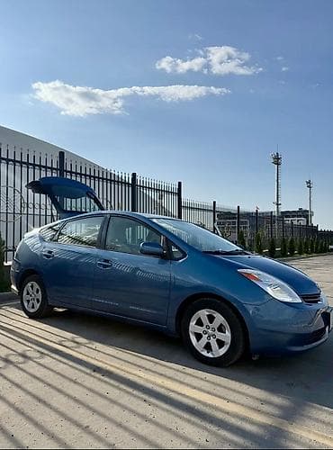 corolla 2004: Toyota Prius: 2005 г., 1.5 л, Гибрид, Хэтчбэк — 4