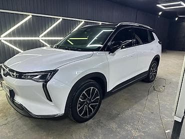 k7 2020: Электрокроссовер Weltmaster W6 2022 (белый кузов с чёрной крышей) — 1