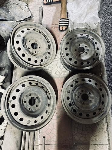 Диски: Железные Диски R 16 Toyota, Комплект, отверстий - 5, Б/у — 1