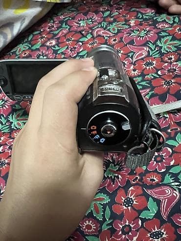 Видеокамера Canon FS100A (SD) зарядки нету - Компактная цифровая