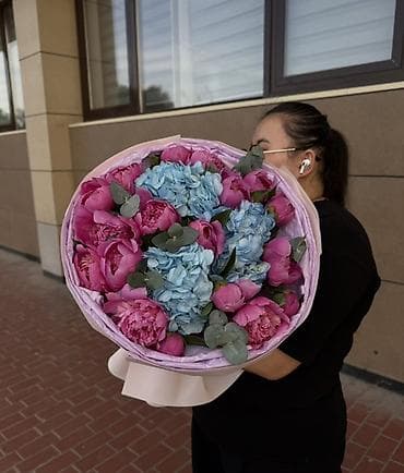 Букеты и композиции с местными пионами Подойдёт для дня рождения — 7
