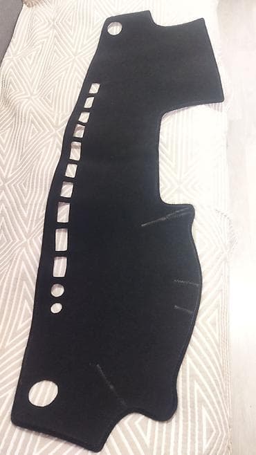 коврик для панели автомобиля: Ворсовые Накидка на панель Toyota, цвет - Черный, Самовывоз — 1