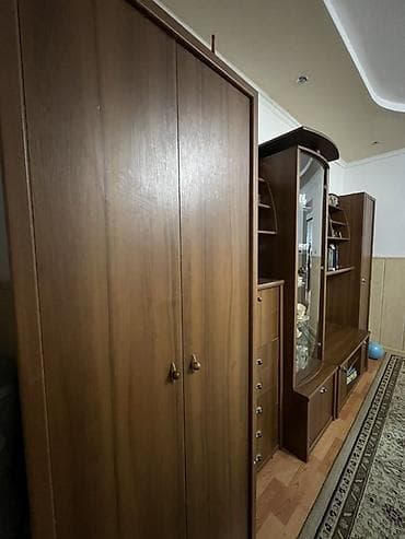 Стенка модульная из ЛДСП под орех/тёмную вишню. Состав и функционал — 2