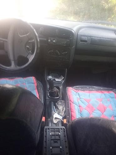Унаа сатуу: Volkswagen Vento: 1994 г., 1.8 л, Кол менен иштөөчү, Бензин, Седан — 3