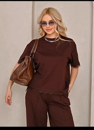 фудбола: Женский костюм из трикотажа: свободная футболка + прямые2500 брюки - — 3