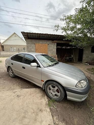 Toyota Avensis: 2001 г., 1.8 л, Автомат, Бензин, Седан at lalafo.kg Toyota Avensis: 2001 г., 1.8 л, Автомат, Бензин, Седан