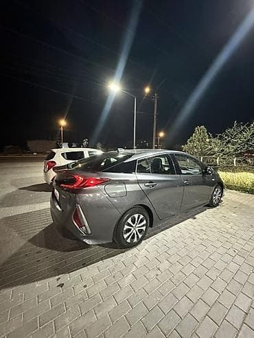 byd e2 2023: Toyota Prius: 2020 г., Гибрид, Хэтчбэк — 8