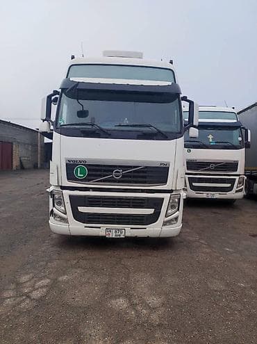 kia optima 2016: Тягач, Volvo, 2013 г., Шторный — 1