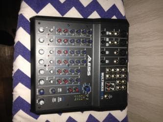 Гитары: Продаю 8-ми канальный микшерный пульт Аlesis, с возможностью — 1