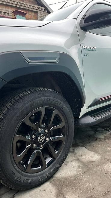 Toyota: Toyota Hilux: 2022 г., 4 л, Автомат, Бензин, Пикап — 9