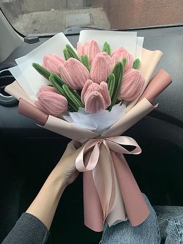 Букеты из тюльпанов ручной работы. Материал:синельные проволоки -