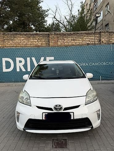 Toyota Prius: 2015 г., 1.8 л, Гибрид — 1