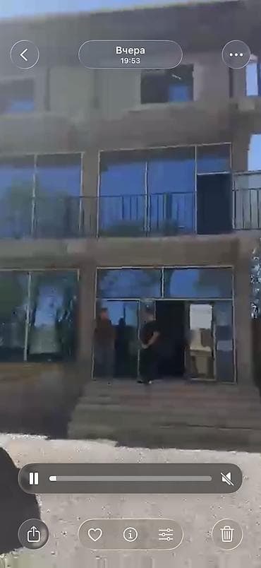 салон сдаю: Продаю дом с возможностью перепрофилировать по ком помещение - — 1