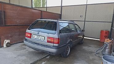 Volkswagen Passat Variant: 1993 г., 2 л, Механика, Бензин, Универсал