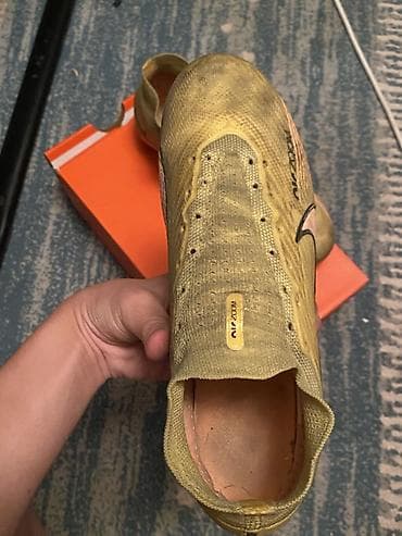 черные часы: Футбольные бутсы Nike Mercurial с технологией Air Zoom - Модель: Nike — 2