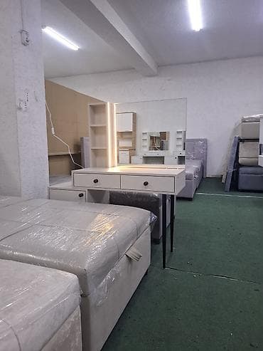 зеркало в полный рост настенное: Дамский туалетный столик с зеркалом и подсветкой - Габариты: ширина — 10