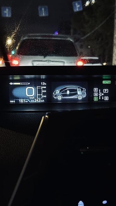 e2 byd: Toyota Prius: 2017 г., 1.8 л, Вариатор, Гибрид, Хэтчбэк — 9