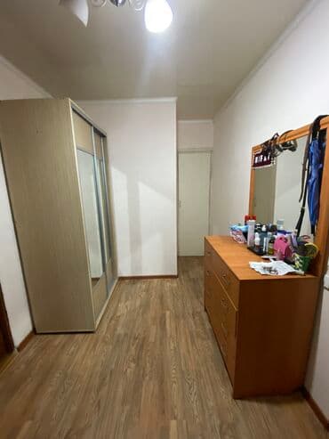 суточный дом бишкек: В связи с выездом, продаю с мебелью и бытовой техникой, двух ком — 20