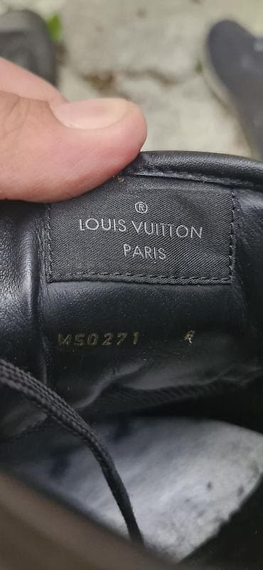 сникерсы бу: Мужские кроссовки, 41, Louis Vuitton, Б/у, цвет - Черный, Платная доставка — 3