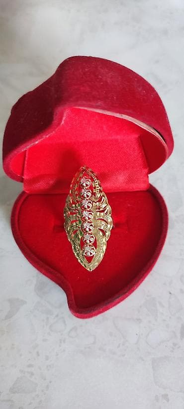 samsung 01: Золотое кольцо с ажурным дизайном «лист» в подарочной коробочке. 8000 — 1