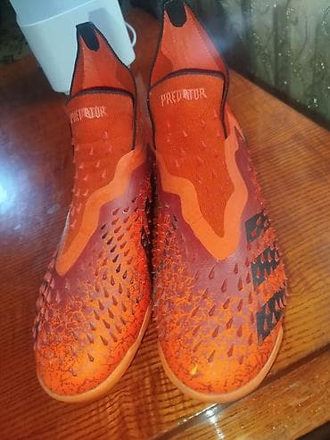 forward apache: Футбольные сороконожки Adidas Predator freak (без шнурков) Размер — 1