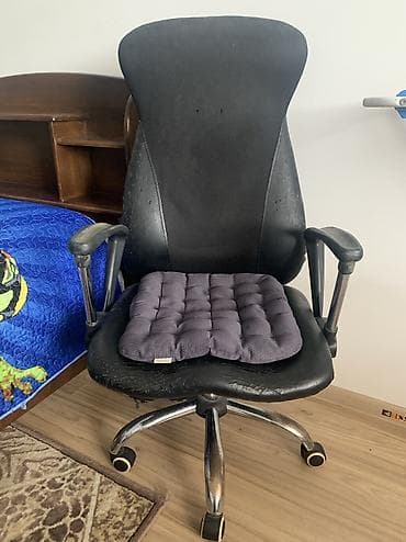 Рабочее кресло для офиса без подушки
