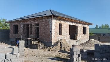 Кирпичный одноэтажный дом в стадии строительства - Материал стен