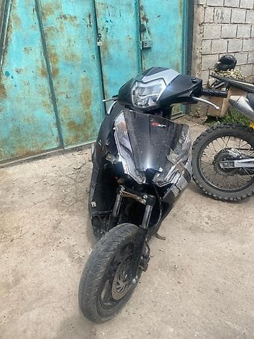 мопед макс: Тип скутера 125 куб. см, Бензин, Б/у — 5