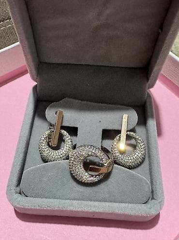 pull and beer: Босоножки кожаные. разм. 39

серьги серебро 700 с. и многое другое — 8