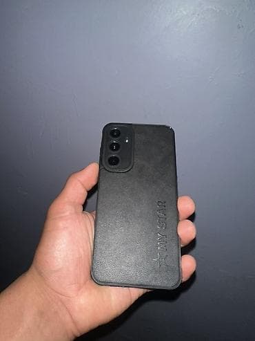 nokia e: Смартфон с А55тройной основной камерой и фронтальной камерой в вырезе — 1