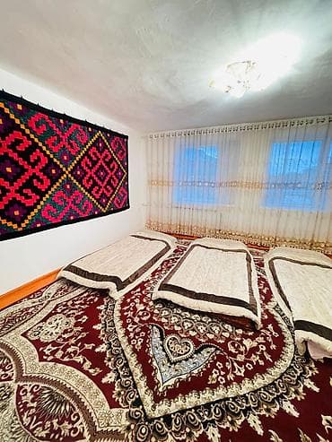 Гостевые дома на Иссык-Куле: Гостевой дом с большим двором и парковкой за воротами. - Двухэтажный — 5