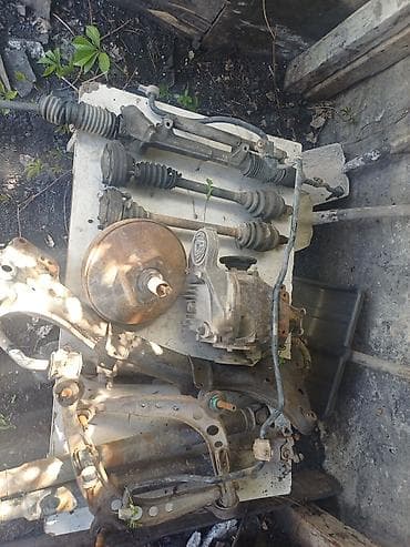 Запчасти на BMW e30 а так же есть и запчасти на е39 мотор коробка и