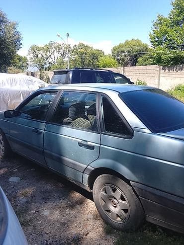 Унаа: Volkswagen Passat: 1992 г., 0.2 - engine capacity л, Кол менен иштөөчү, Бензин, Седан — 2
