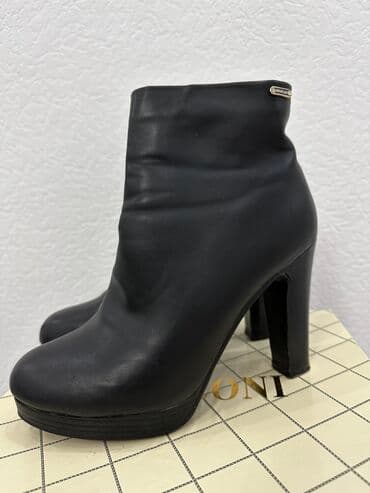 Ковролин: Почти даром🔥🔥🔥
Женская обувь б/у в хорошем состоянии!
200 сом! — 2