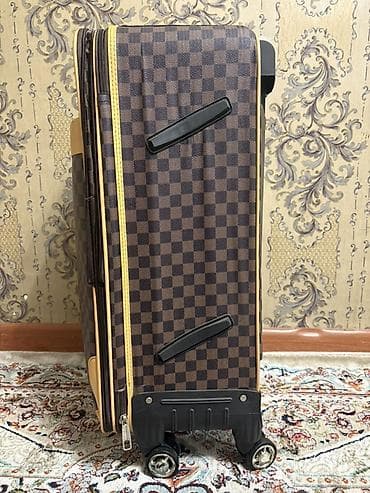 Чемоданы: Чемодан, Новый, Средний (40 - 70 л), На колесах — 3