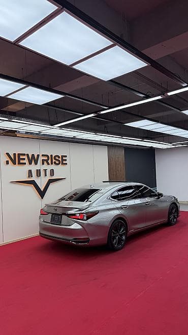 Lexus: Lexus ES: 2022 г., 2.5 л, Автомат, Гибрид, Седан — 2
