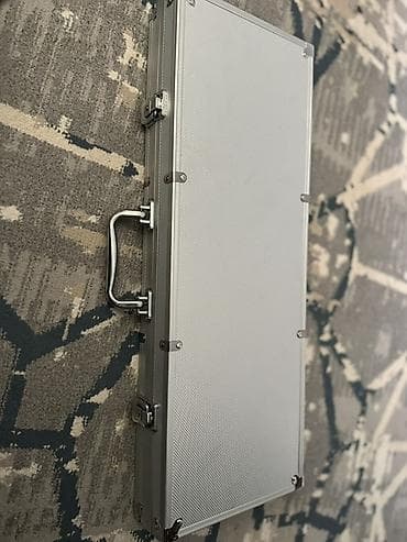 Спорттук сумкалар: Покерный набор в алюминиевом кейсе. Состав: - Фишки казино-стиля — 3