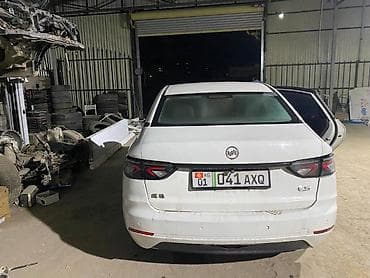 Для связи WhatsApp: +. Электромобиль седан Leapmotor C01 (белый цвет)