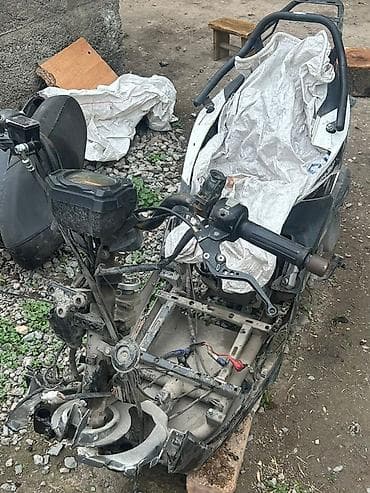 колонки 15: Тип скутера 200 куб. см, Бензин — 3