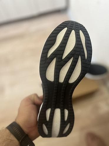 coros pace 3: Легкие беговые кроссовки, черные с белой подошвой. - Назначение — 3