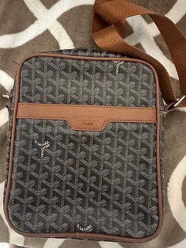 сколько стоят наручные часы: Классическая сумка, Материал: Комбинированный материал, Застежка на молнии, Унисекс, Б/у — 1